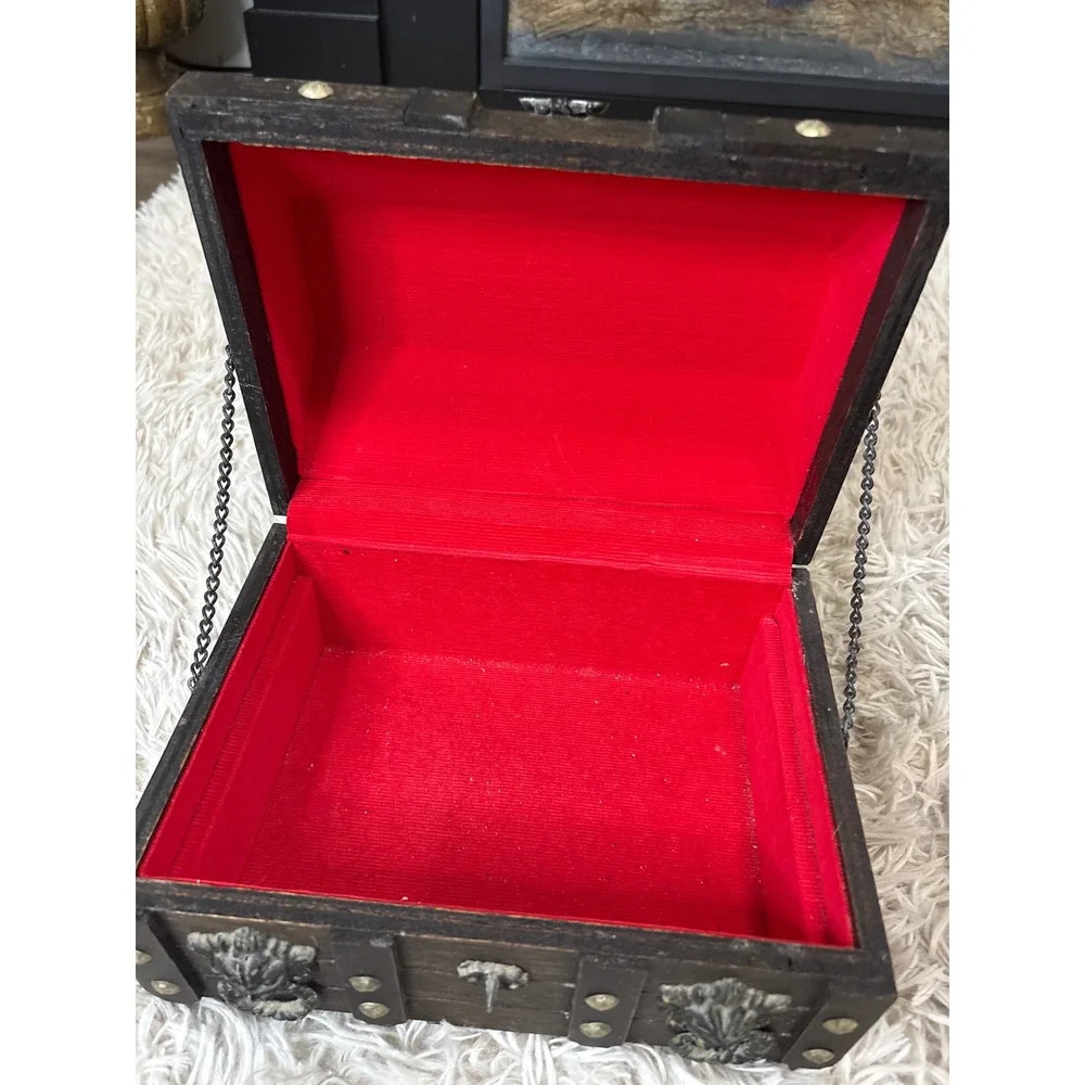 Vintage‎ Wooden Treasure Chest Jewelry Box Lion Head Hardware Red Velvet Lining